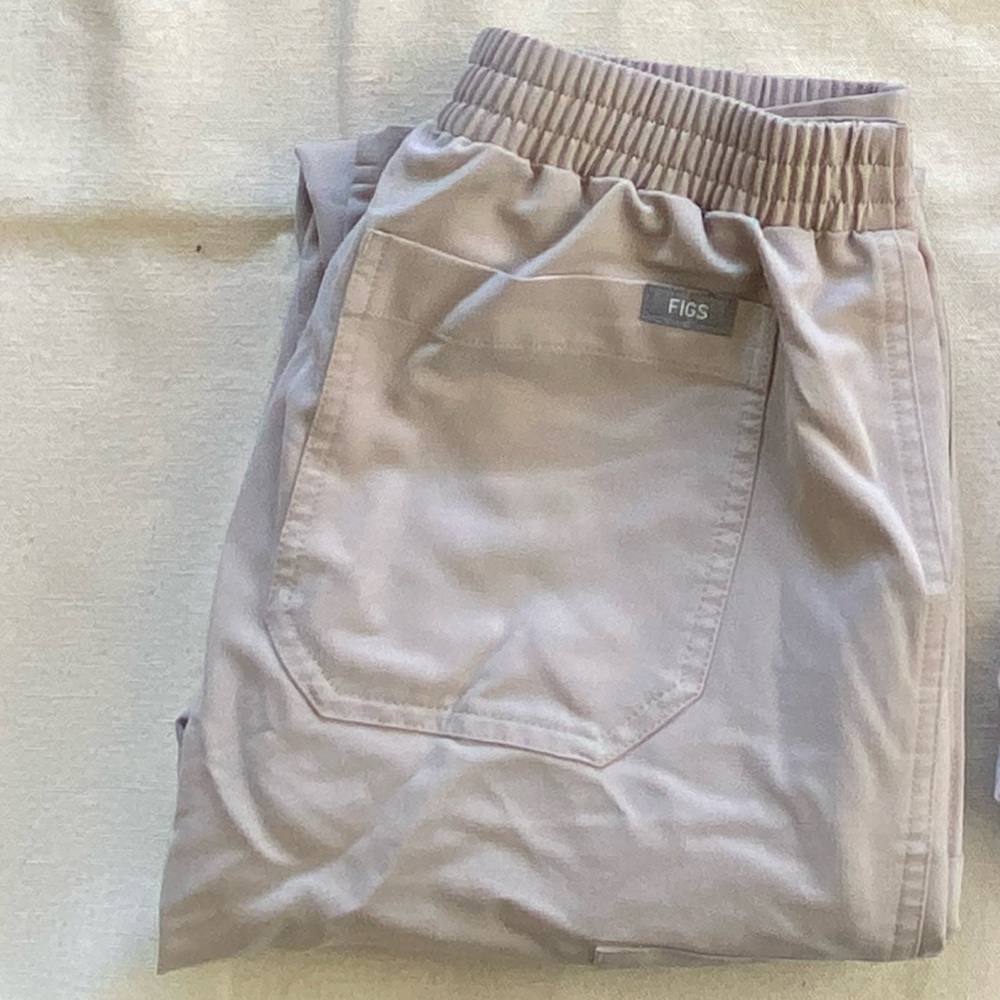 3 Piece Figs Limited Edition Boulder Scrubs - Picture 2 of 3